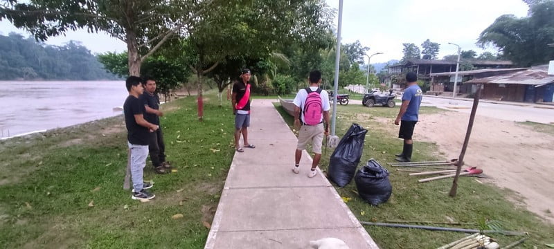 People working on a reforestation project in Chazuta, Peru